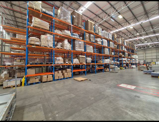 3,280M² WAREHOUSE TO LET IN LINBRO PARK